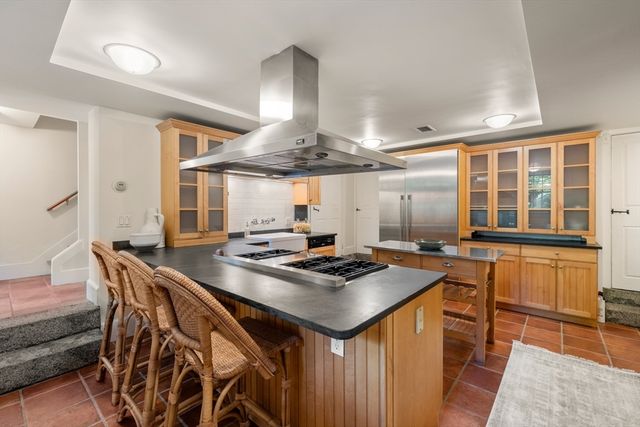 33 Chestnut St, Salem, MA 01970