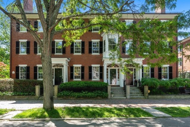 33 Chestnut St, Salem, MA 01970