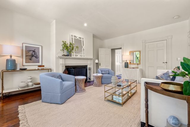 33 Chestnut St, Salem, MA 01970