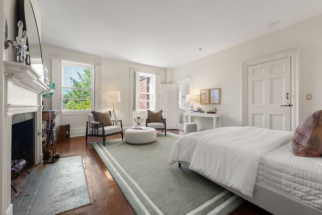 33 Chestnut St, Salem, MA 01970