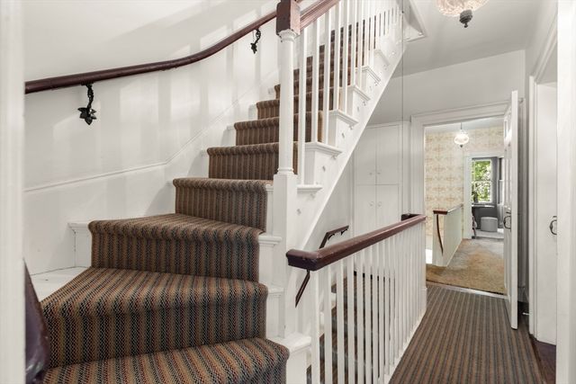 33 Chestnut St, Salem, MA 01970