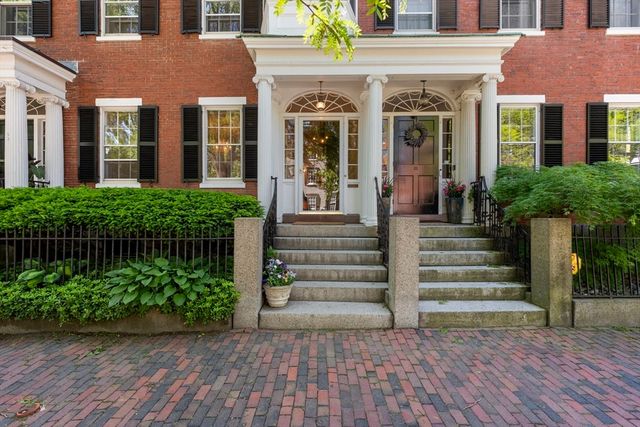 33 Chestnut St, Salem, MA 01970
