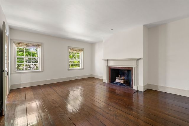 33 Chestnut St, Salem, MA 01970