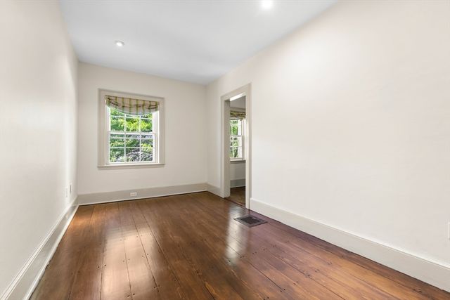 33 Chestnut St, Salem, MA 01970