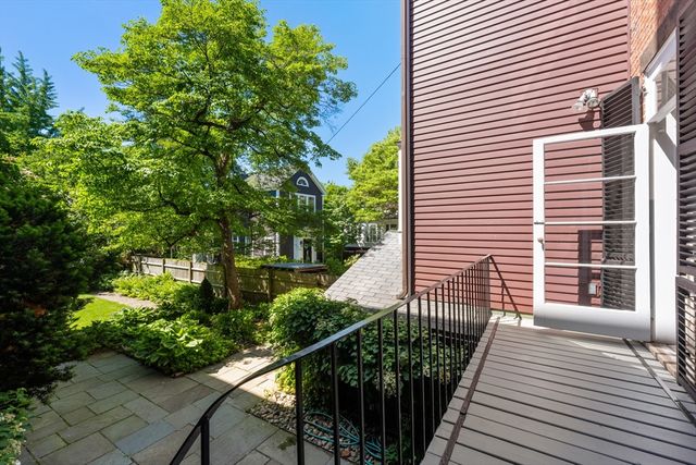 33 Chestnut St, Salem, MA 01970