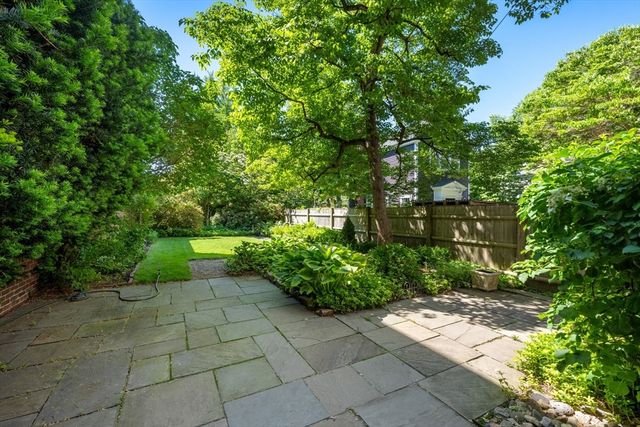 33 Chestnut St, Salem, MA 01970