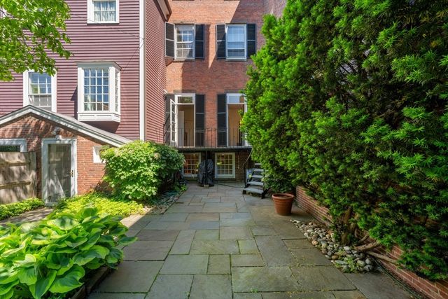 33 Chestnut St, Salem, MA 01970