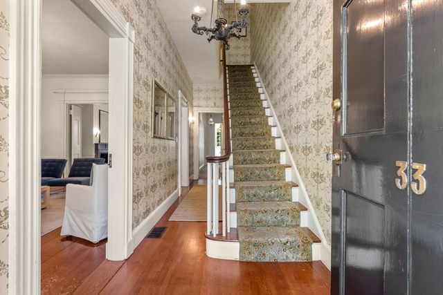 33 Chestnut St, Salem, MA 01970