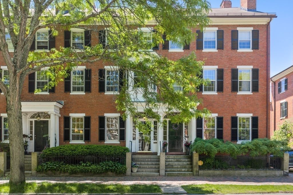 33 Chestnut St, Salem, MA 01970