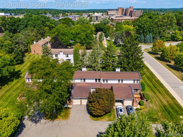 418 Willow Grove Lane, Rochester Hills, MI 48307