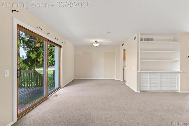 418 Willow Grove Lane, Rochester Hills, MI 48307