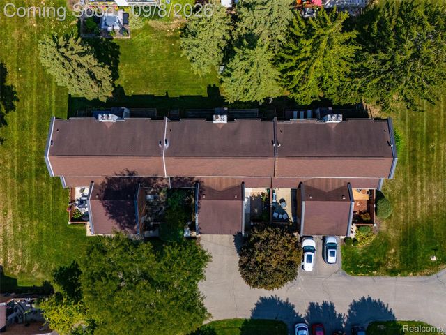 418 Willow Grove Lane, Rochester Hills, MI 48307