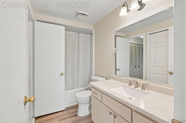 418 Willow Grove Lane, Rochester Hills, MI 48307