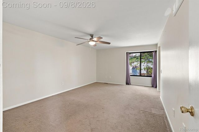 418 Willow Grove Lane, Rochester Hills, MI 48307