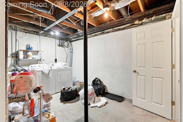 418 Willow Grove Lane, Rochester Hills, MI 48307