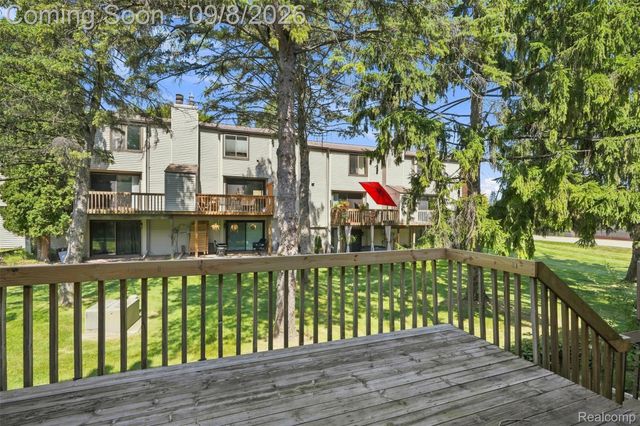418 Willow Grove Lane, Rochester Hills, MI 48307