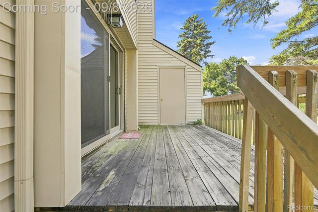 418 Willow Grove Lane, Rochester Hills, MI 48307