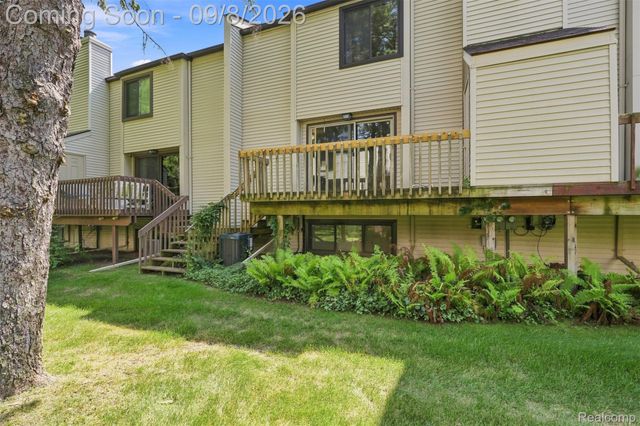418 Willow Grove Lane, Rochester Hills, MI 48307