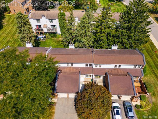 418 Willow Grove Lane, Rochester Hills, MI 48307