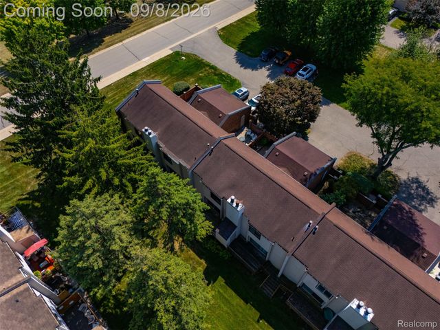418 Willow Grove Lane, Rochester Hills, MI 48307