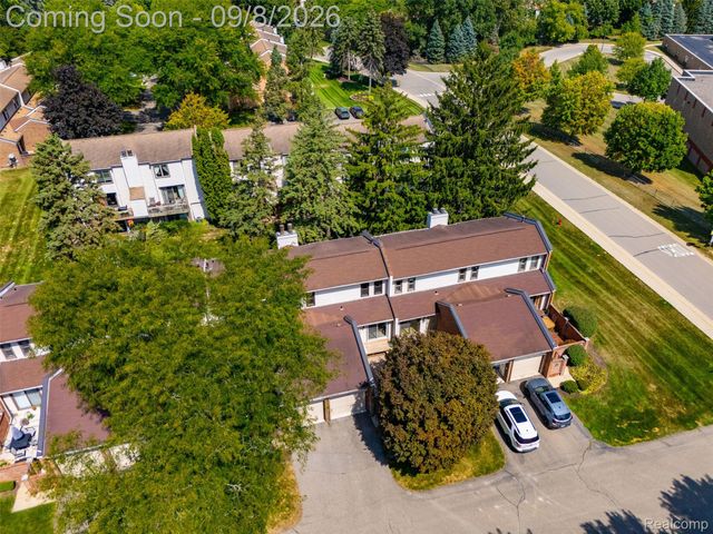 418 Willow Grove Lane, Rochester Hills, MI 48307