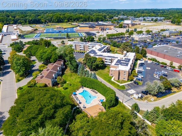 418 Willow Grove Lane, Rochester Hills, MI 48307