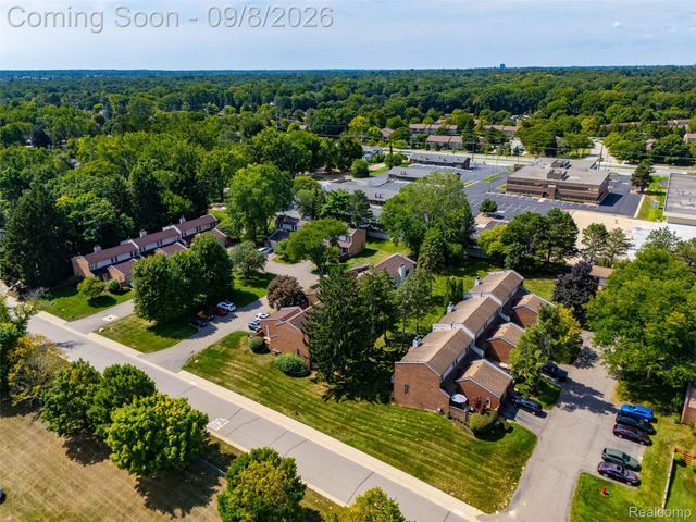 418 Willow Grove Lane, Rochester Hills, MI 48307