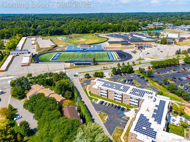 418 Willow Grove Lane, Rochester Hills, MI 48307