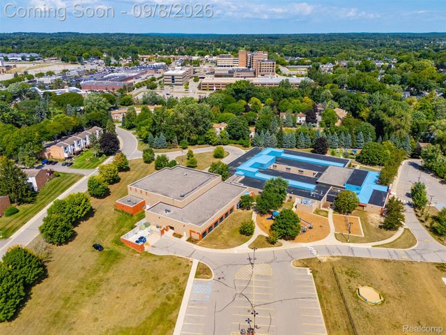 418 Willow Grove Lane, Rochester Hills, MI 48307