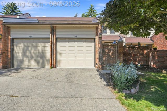 418 Willow Grove Lane, Rochester Hills, MI 48307
