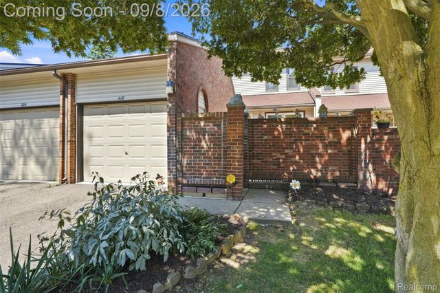418 Willow Grove Lane, Rochester Hills, MI 48307