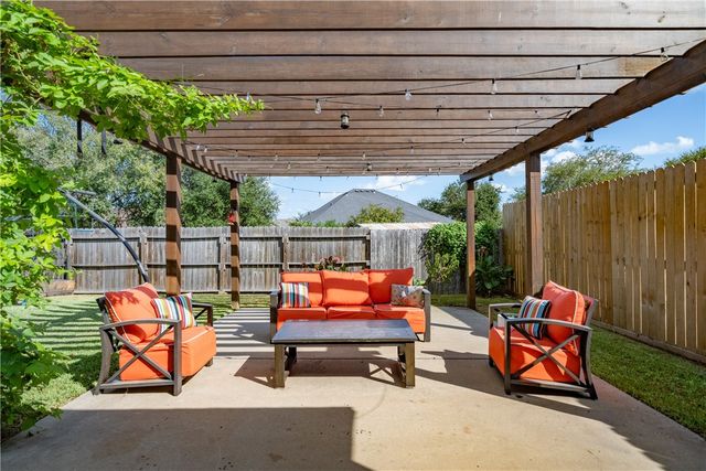 303 Pacific Dr, Portland, TX 78374