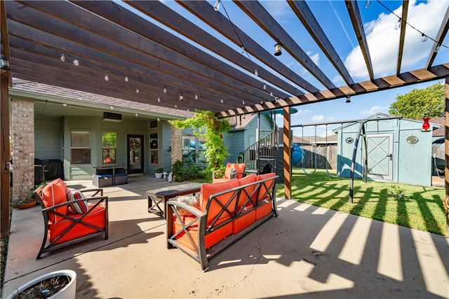 303 Pacific Dr, Portland, TX 78374