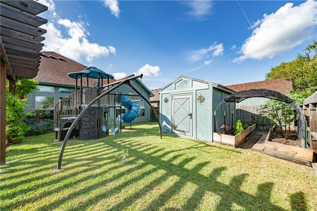 303 Pacific Dr, Portland, TX 78374