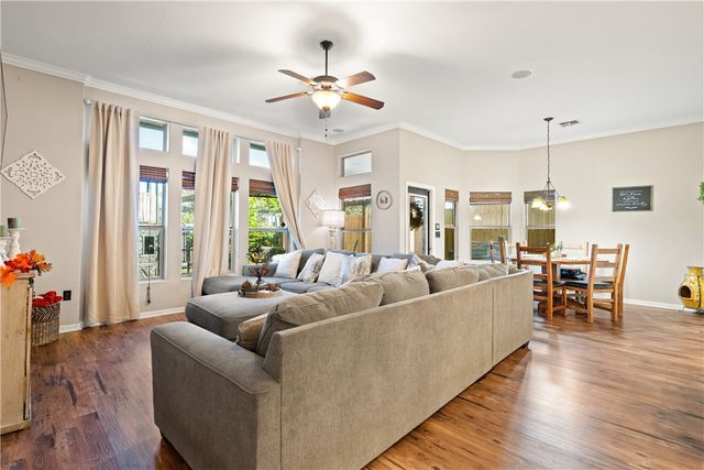 303 Pacific Dr, Portland, TX 78374