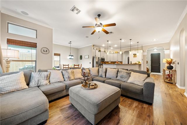 303 Pacific Dr, Portland, TX 78374