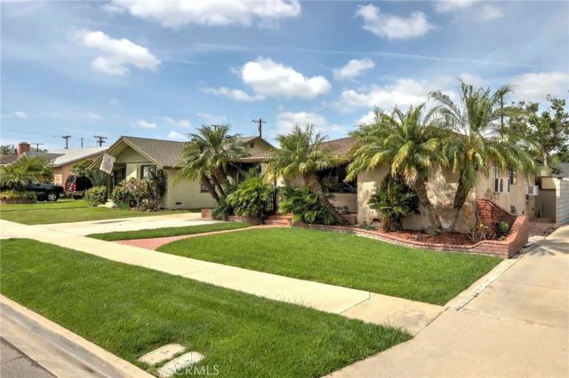 6023 Pepperwood, Lakewood, CA 90712