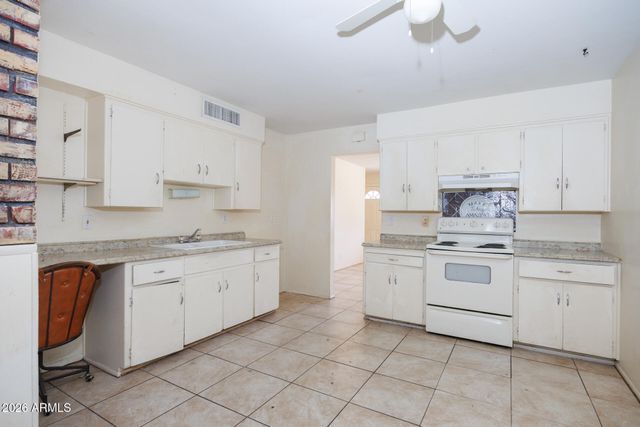 725 E MANOR Drive, Casa Grande, AZ 85122