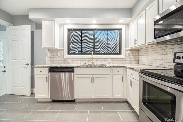 4018 Quillen Avenue, Waterford Charter Township, MI 48329