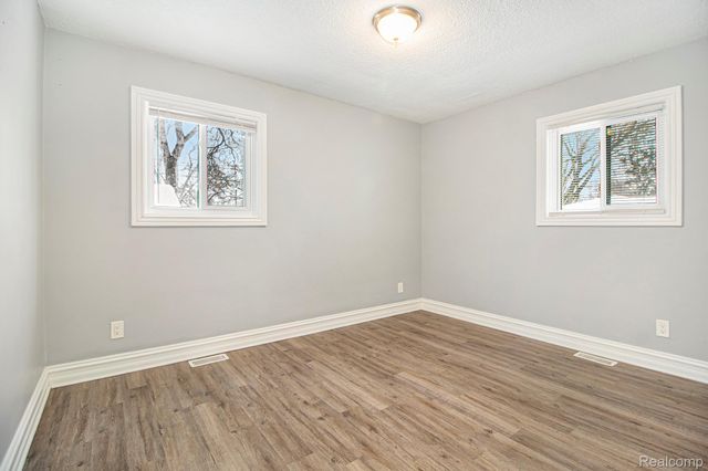 4018 Quillen Avenue, Waterford Charter Township, MI 48329