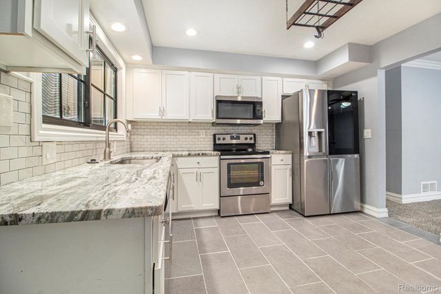 4018 Quillen Avenue, Waterford Charter Township, MI 48329