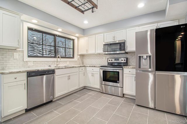 4018 Quillen Avenue, Waterford Charter Township, MI 48329