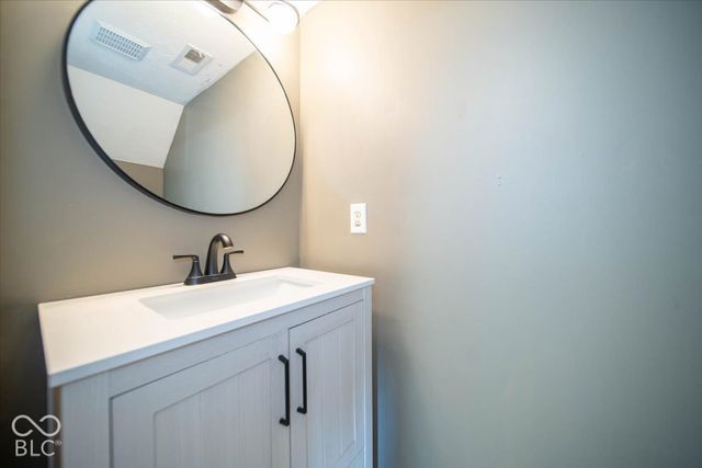 2040 St Clifford Drive, Indianapolis, IN 46239