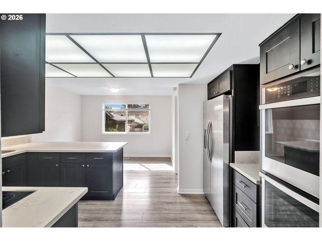 17 BRITTEN Ct, Lake Oswego, OR 97035