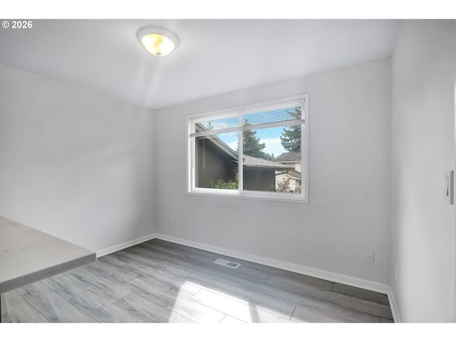 17 BRITTEN Ct, Lake Oswego, OR 97035