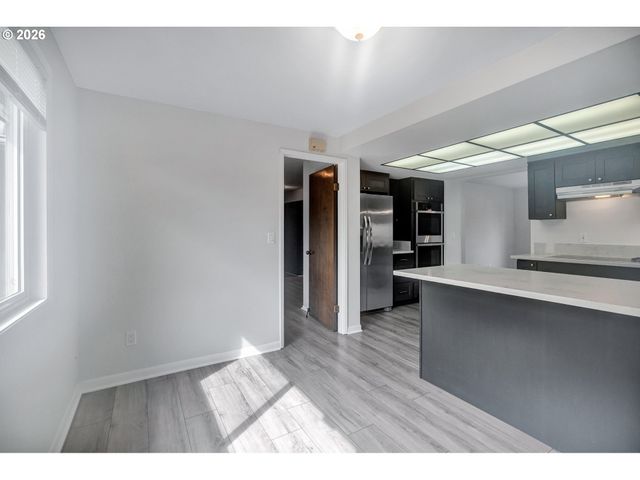 17 BRITTEN Ct, Lake Oswego, OR 97035