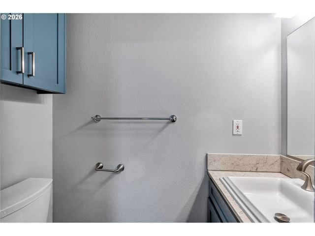 17 BRITTEN Ct, Lake Oswego, OR 97035