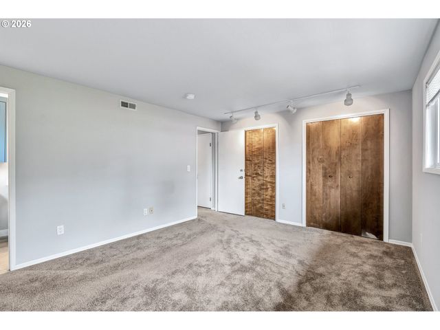 17 BRITTEN Ct, Lake Oswego, OR 97035