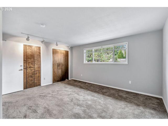 17 BRITTEN Ct, Lake Oswego, OR 97035