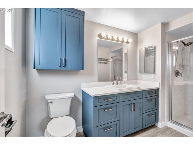 17 BRITTEN Ct, Lake Oswego, OR 97035